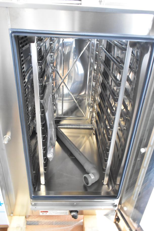 Brand new Blodgett AETG101R stainless steel combi convection oven. Natural gas, scratch and dent condition.