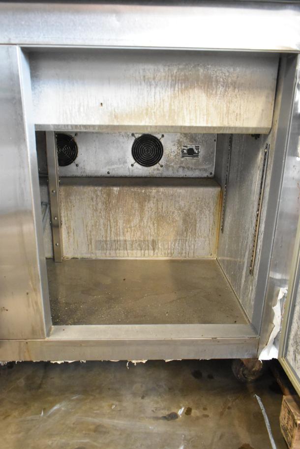 Leader ESSM48 stainless steel sandwich salad prep table. Features a mega top with bain marie, commercial casters. 115V, 1 phase, used condition.