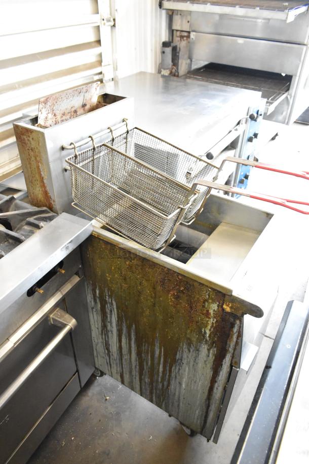 Entree F3-N stainless steel deep fat fryer, natural gas, 90,000 BTU, with 2 metal fry baskets. Visible wear, commercial use.
