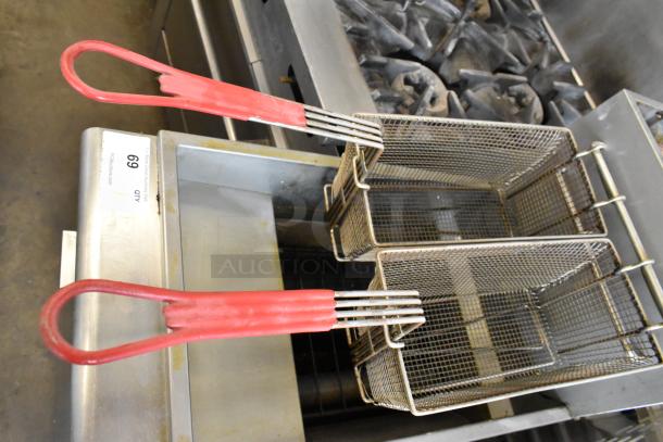 Entree F3-N stainless steel natural gas fryer with 2 metal baskets, red handles. 90,000 BTU, commercial-grade.