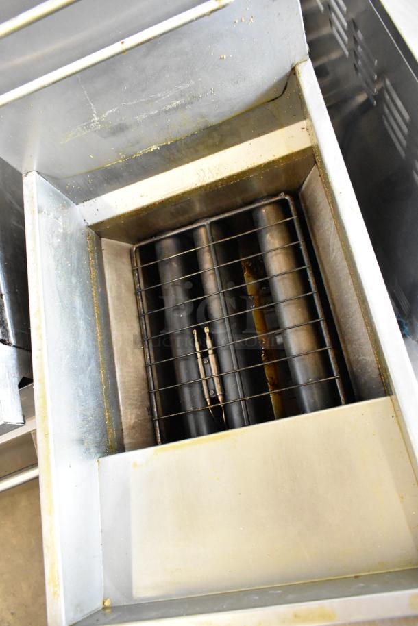 Entree F3-N stainless steel gas deep fat fryer, 90,000 BTU, interior view. Includes 2 metal fry baskets.