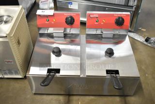 BRAND NEW SCRATCH AND DENT! 2024 Avantco 177F102 Stainless Steel 20 lb. Dual Tank Electric Countertop Fryer w/ 2 Metal Fry Baskets and 2 Lids. 120 Volts, 1 Phase. - Item #1199359