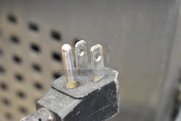 Power plug of a True TSSU-27-08 prep table. Standard 115 volts, 1 phase connector. Condition appears used.