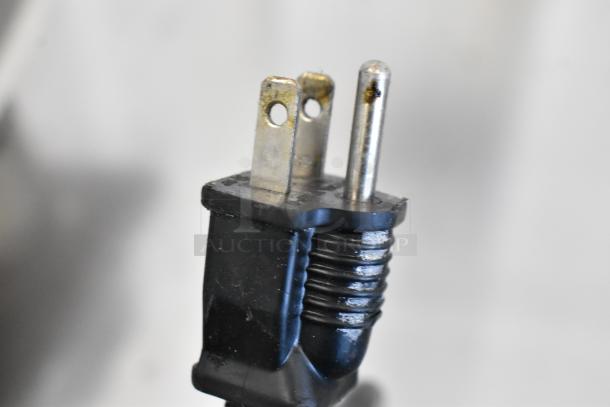 Power plug of Avantco 177W50CKR Food Warmer; 120 Volts, worn condition.