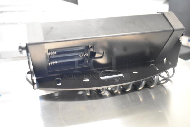 AvaTek 334RS400 digital receiving scale, visible battery compartment, scratch and dent, remote display capability.