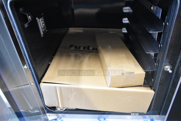 Brand new Moffat G32D5-1 stainless steel convection oven, 34,500 BTU, with steam injection. Scratch and dent condition.