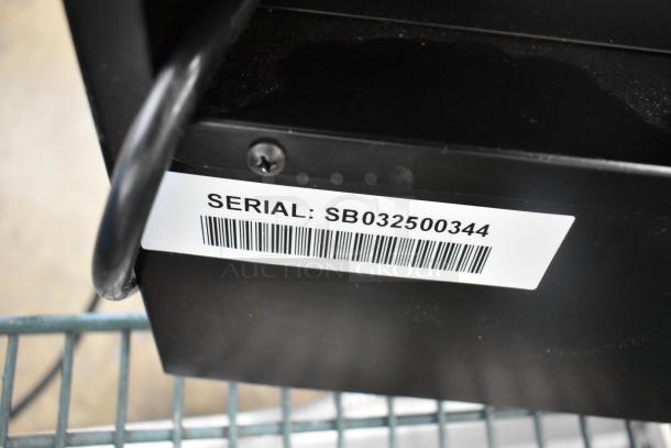 BRAND NEW SCRATCH AND DENT! 28ACM1250 Seaga CM1250 Change Machine, serial: SB032500344. Black exterior, minor cosmetic flaws.