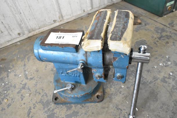 Larin APV-5S bench vise, blue, with signs of wear. Tightens but will not loosen. Auction tag number 181 visible.