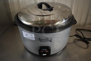 BRAND NEW SCRATCH AND DENT! Avantco 177RCB124 124 Cup (62 Cup Raw) Electric Rice Cooker / Warmer with Removable Lid - 240 Volts, 1 Phase.