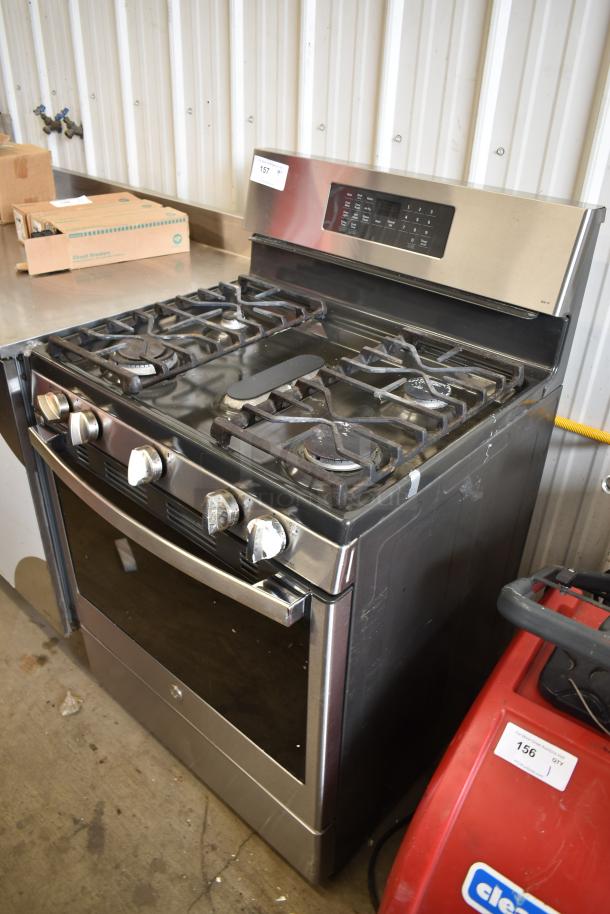 General Electric GE PGB935YP1FS Stainless Steel Natural or Propane Gas Powered 4 Burner Range w/ Convection Oven. - Image 3 of 12