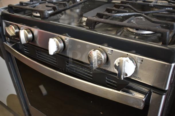 General Electric GE PGB935YP1FS Stainless Steel Natural or Propane Gas Powered 4 Burner Range w/ Convection Oven. - Image 6 of 12