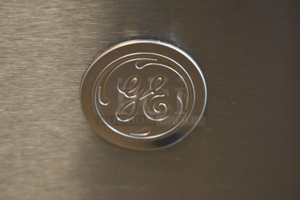 General Electric GE PGB935YP1FS Stainless Steel Natural or Propane Gas Powered 4 Burner Range w/ Convection Oven. - Image 7 of 12