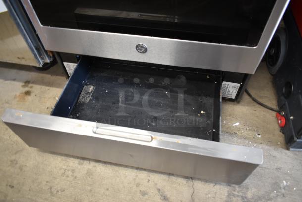 General Electric GE PGB935YP1FS Stainless Steel Natural or Propane Gas Powered 4 Burner Range w/ Convection Oven. - Image 9 of 12