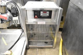 Henny Penny BW-100 Stainless Steel Commercial Countertop Warming Display Case Merchandiser. 120 Volts, 1 Phase.