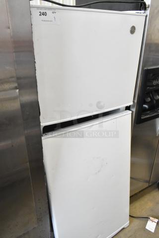 General Electric GE GPE12FGKDWW Metal Cooler w/ Freezer. 115 Volts, 1 Phase.