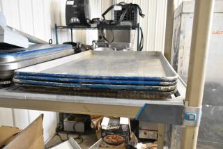4 Metal Full Size Baking Pans. 4 Times Your Bid!