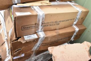 BRAND NEW SCRATCH AND DENT! Steelton 522EBTKD3072D 30" x 72" 16 Gauge Type 430 Stainless Steel Enclosed Base Sliding Door Table