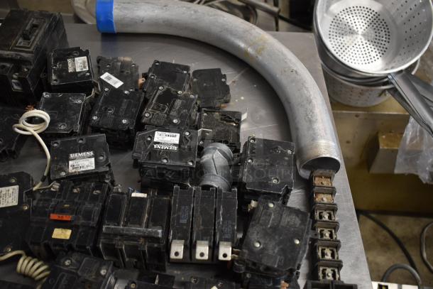 ALL ONE MONEY! Lot of Siemens B220 Circuit Breakers. - Image 9 of 10