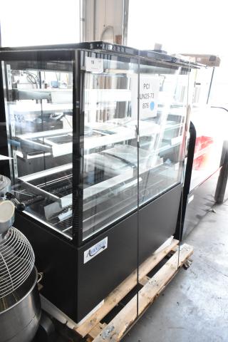 BRAND NEW SCRATCH AND DENT! Avantco 193BCF48B 47 3/16" Square Glass Black Refrigerated Bakery Display Case. 115 Volts, 1 Phase.