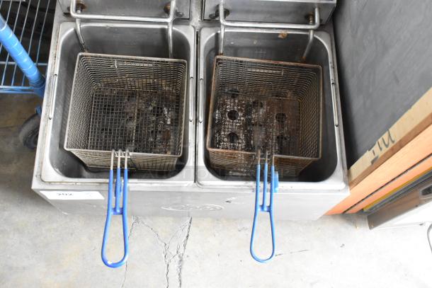 Globe PF32E Metal Commercial Countertop Electric Powered 2 Bay Fryer w/ 2 Metal Fry Baskets. 208-240 Volts. - Image 5 of 10