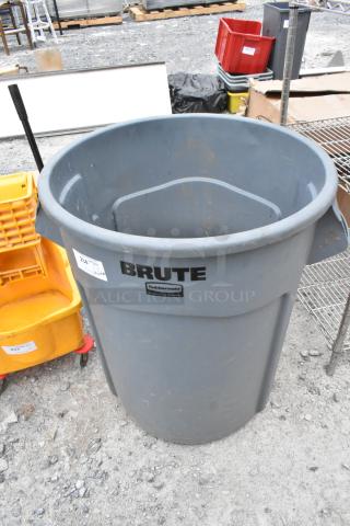 Rubbermaid Brute Gray Poly Trash Can w/ Contents.