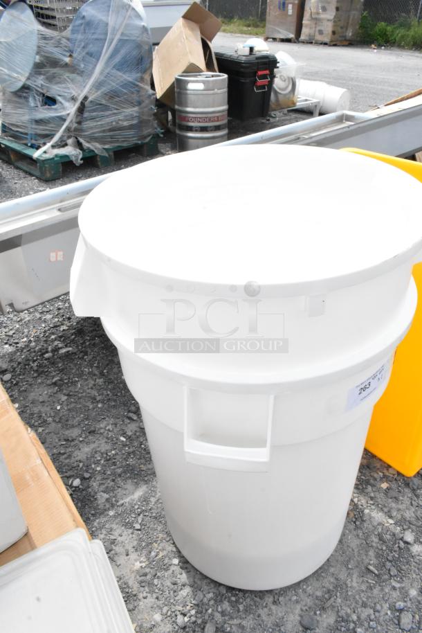 2 BRAND NEW SCRATCH AND DENT! Bakers Mark 176IBRND32W 32 Gallon Round Ingredient Bin. 2 Times Your Bid! - Image 2 of 6