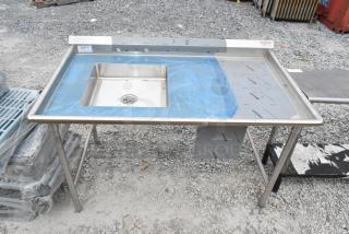 BRAND NEW SCRATCH AND DENT! Table w/ Single Bay.
