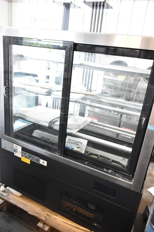 BRAND NEW SCRATCH AND DENT! Avantco 193BCF48B 47 3/16" Square Glass Black Refrigerated Bakery Display Case. 115 Volts, 1 Phase. Tested and Working! - Image 8 of 9