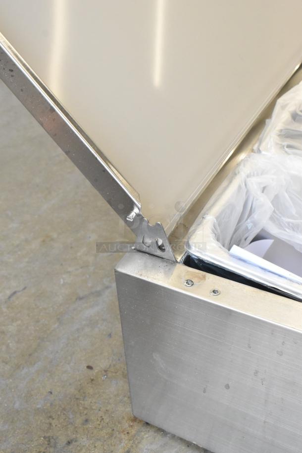 BRAND NEW SCRATCH AND DENT! 2024 Koolmore SCDC-6P-SG 59 in. Six Pan Refrigerated Countertop Condiment Prep Station. Tested and Working! - Image 9 of 12