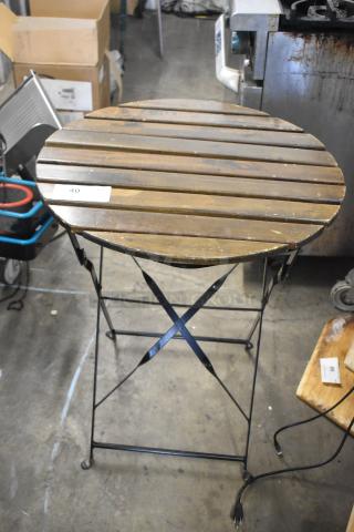 Round Folding Table.