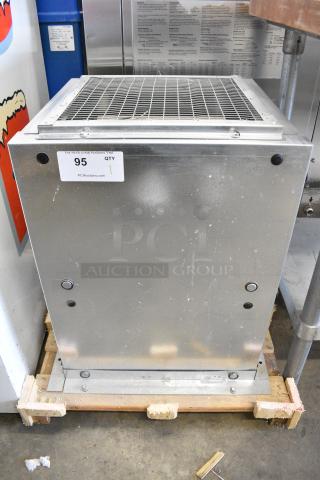 Greenheck SE1-12-432-V6-4-X Metal Commercial Sidewall Propeller Exhaust Fan.