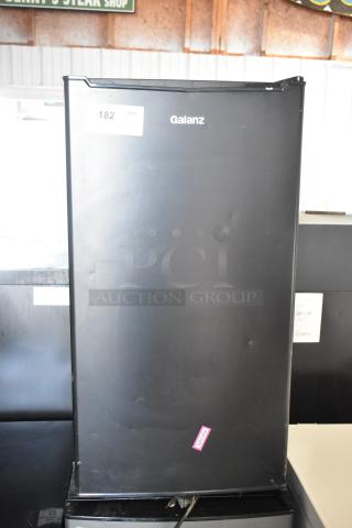 Galanz GLR33MBKE23 Mini Cooler. 115 Volts, 1 Phase.
