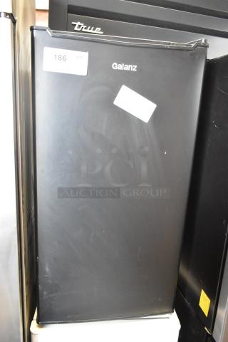 Galanz GLR33MBKE23 Mini Cooler. 115 Volts, 1 Phase.