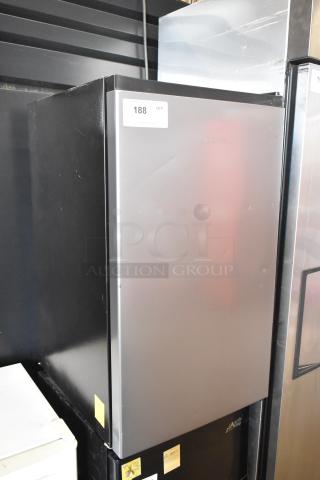 Hisense WMS044M6XVE Mini Cooler. 115 Volts, 1 Phase.