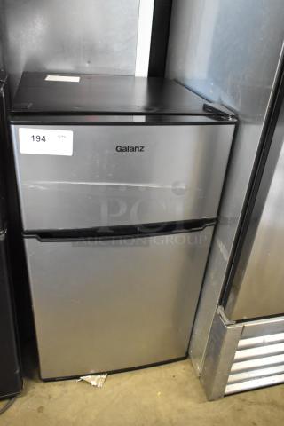 Galanz GLR31TS1E02 Mini Cooler w/ Freezer. 115 Volts, 1 Phase.