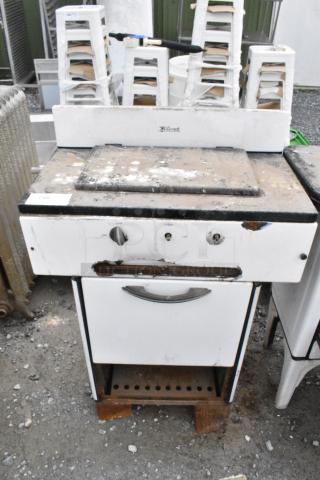 Wincroth Metal Gas Powered 2 Burner Stove.