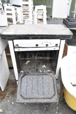 Metal Gas Powered 3 Burner Stove.