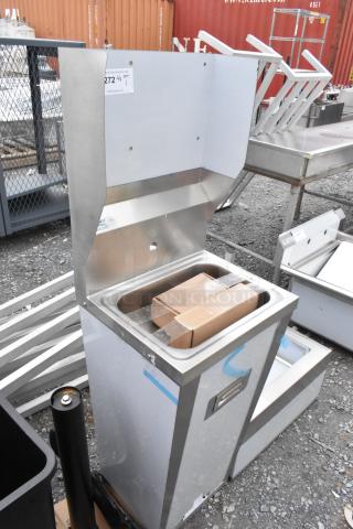 BRAND NEW SCRATCH AND DENT! Regency 600HS17FPB Stainless Steel Single Bay Sink.
