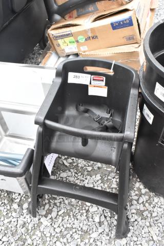 BRAND NEW SCRATCH AND DENT! Rubbermaid Black Poly High Chair