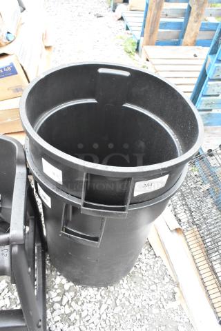 2 BRAND NEW SCRATCH AND DENT! Lavex 475TCRND32BK Black Poly Trash Cans. 2 Times Your Bid!