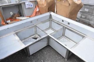 BRAND NEW SCRATCH AND DENT! Regency 600S3242424C Stainless Steel 3 Bay L Shaped Sink w/ Dual Drain Boards. No Legs.