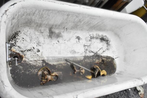 ANTIQUE! White Clawfoot Bathtub. Unit Was Removed from an 1800s Lancaster City Building. - Image 4 of 4