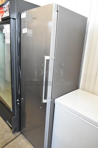 Samsung RZ11M7074SA/AA Stainless Steel Cooler w/ Freezer. 115 Volts, 1 Phase.