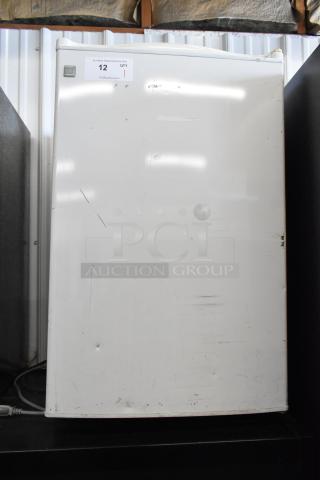 General Electric GE GMR04AAMBWW Mini Cooler. 115 Volts, 1 Phase.