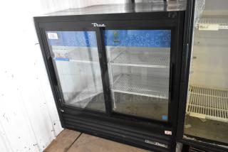 2019 True GDM-41SL-48-HC-LD Metal Commercial 2 Door Reach In Cooler Merchandiser w/ Poly Coated Racks. 115 Volts, 1 Phase.