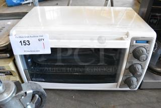 Black & Decker TRO4070 Metal Countertop Toaster Oven. 120 Volts, 1 Phase.
