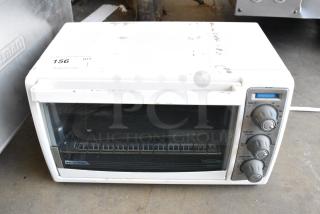 Black & Decker TRO4070 Metal Countertop Toaster Oven. 120 Volts, 1 Phase.