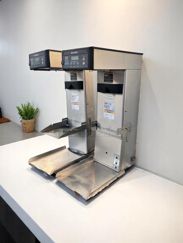 Outstanding Condition BUNN Dual Brewer – ITCB-DV 29” TRK – 120/208-240V – Fully Tested & Working! - Image 3 of 6