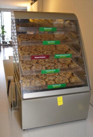 Excellent Condition Cookie Display Case – Nemco 6490-SUBA – 26"H x 18"W x 14"D – NSF Certified