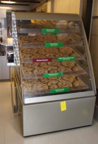 Excellent Condition Cookie Display Cabinet – Nemco 6490-SUBA – 17" W – NSF Certified – Fully Tested & Working!